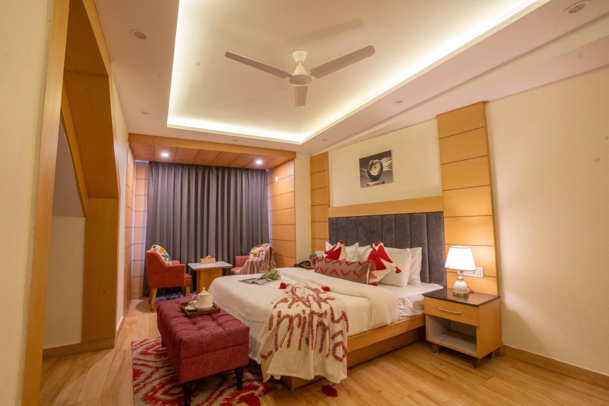 Hotel Super @Mall Road 穆索里 外观 照片