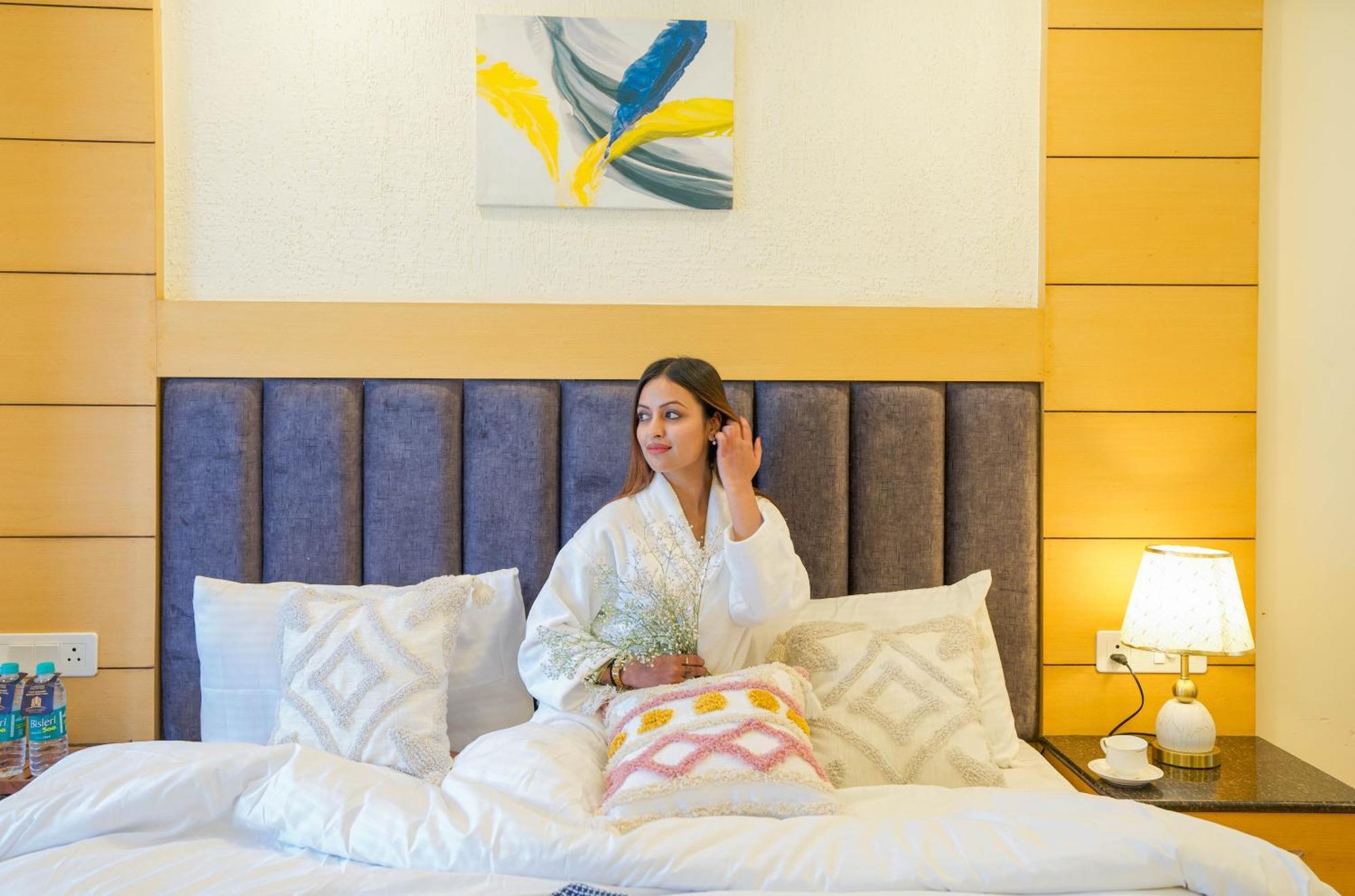 Hotel Super @Mall Road 穆索里 外观 照片